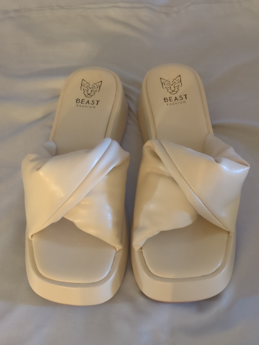 BEAST FASHION Ivory Twisted Slide Clogs